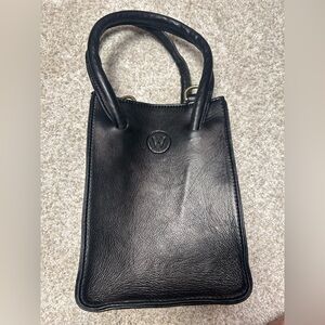 Wanderers Travel Co. THE DÜSSELDORF CROSSBODY Black Leather Bag